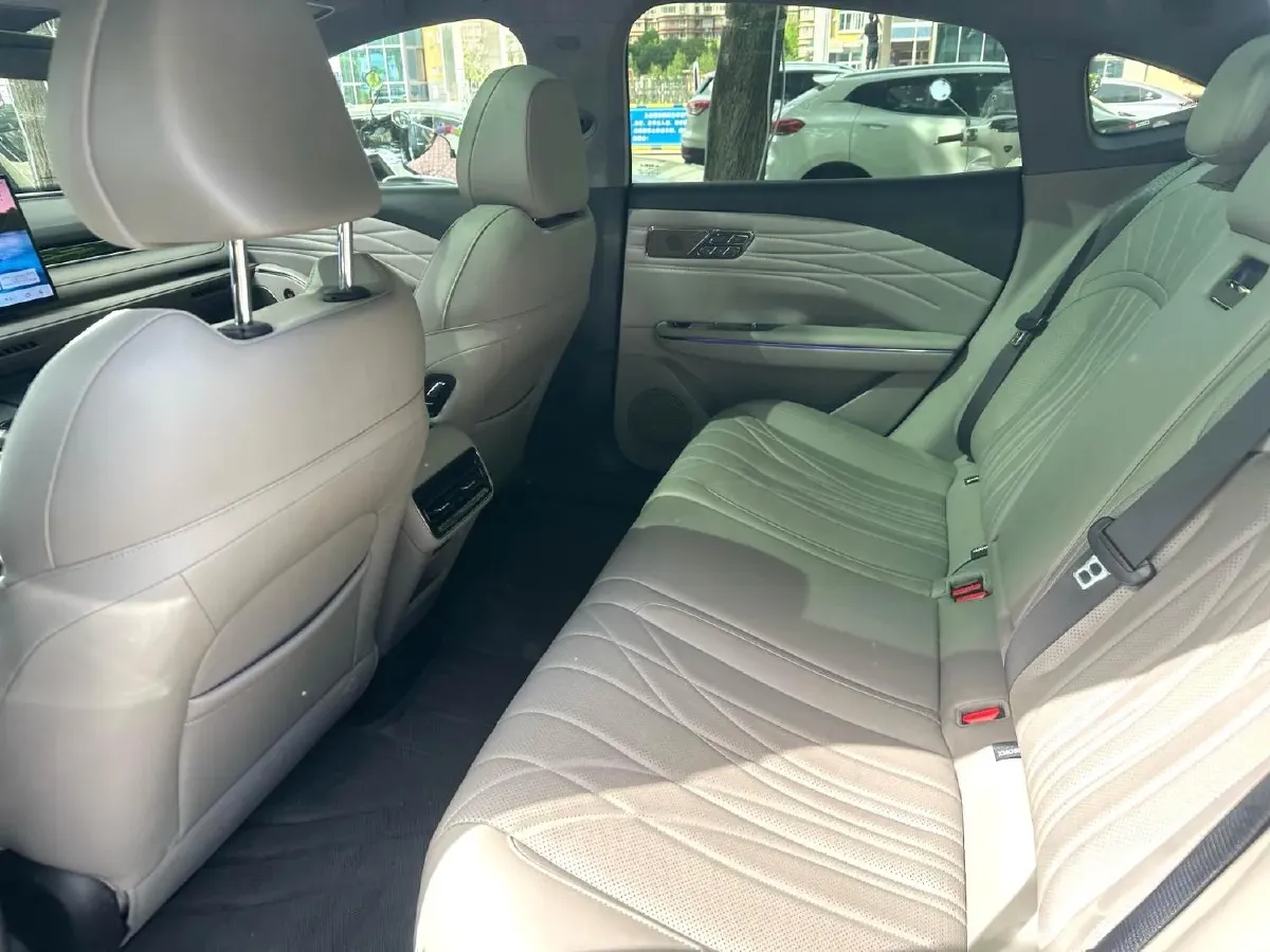 2025 Geely Galaxy Starshine 8 1.5T 163HP L4 3DHT PHEV 27.69KWH,autocango,china used car exporter,china ev exporter,chinese used car exporter,chinese used ev exporter