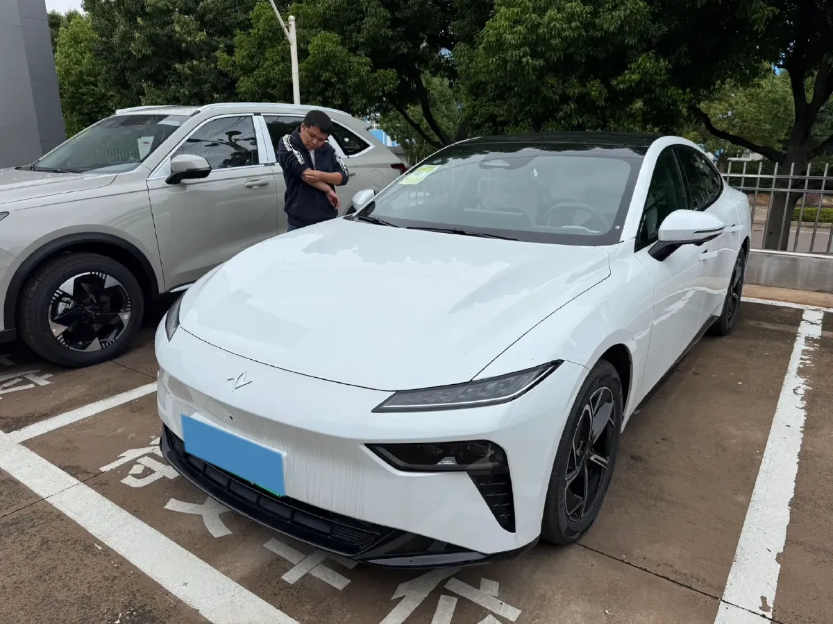 2024 DongFeng eπ eπ007 REEV 105HP REEV 28.4KWH,autocango,china used car exporter,china ev exporter,chinese used car exporter,chinese used ev exporter
