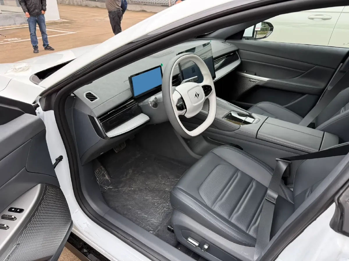 2024 DongFeng eπ eπ007 REEV 105HP REEV 28.4KWH,autocango,china used car exporter,china ev exporter,chinese used car exporter,chinese used ev exporter