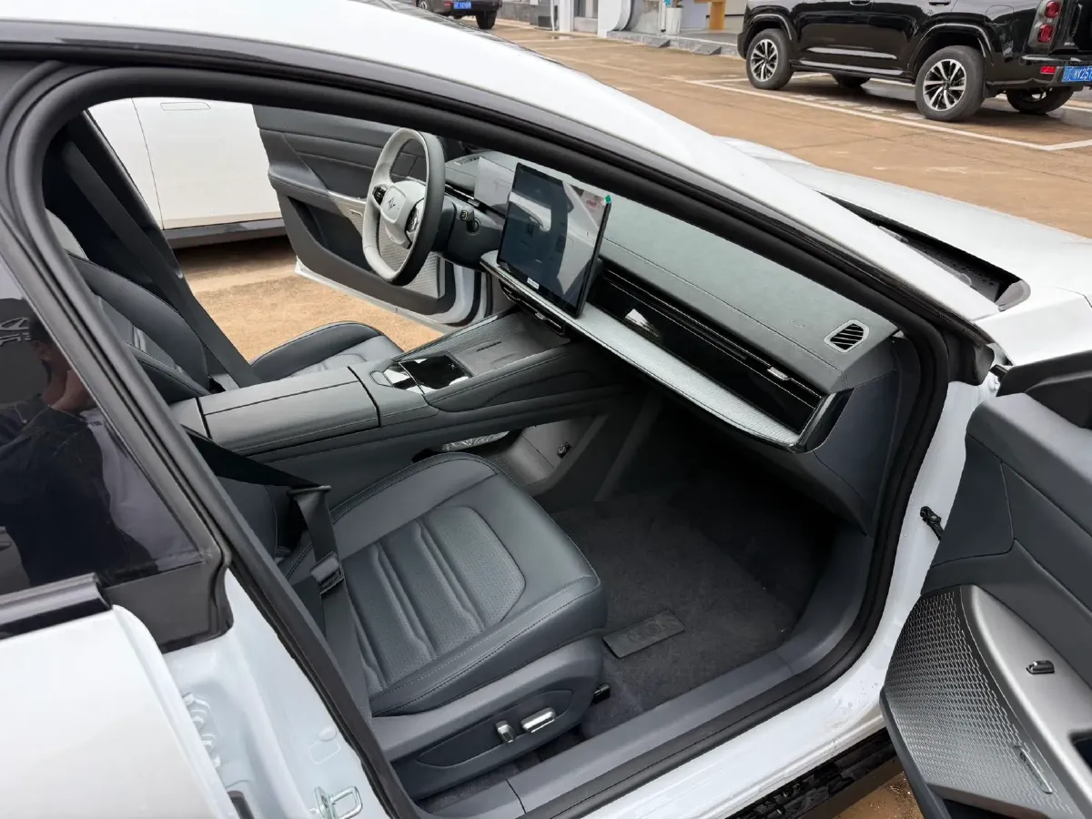 2024 DongFeng eπ eπ007 REEV 105HP REEV 28.4KWH,autocango,china used car exporter,china ev exporter,chinese used car exporter,chinese used ev exporter