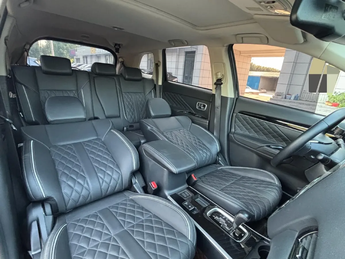 2021 Mitsubishi Outlander 2.0L 166HP L4 CVT,autocango,china used car exporter,china ev exporter,chinese used car exporter,chinese used ev exporter