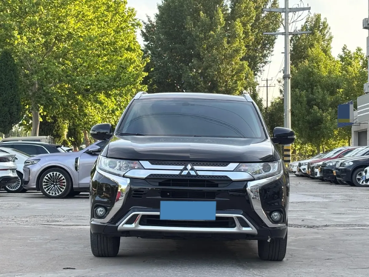 2021 Mitsubishi Outlander 2.0L 166HP L4 CVT,autocango,china used car exporter,china ev exporter,chinese used car exporter,chinese used ev exporter