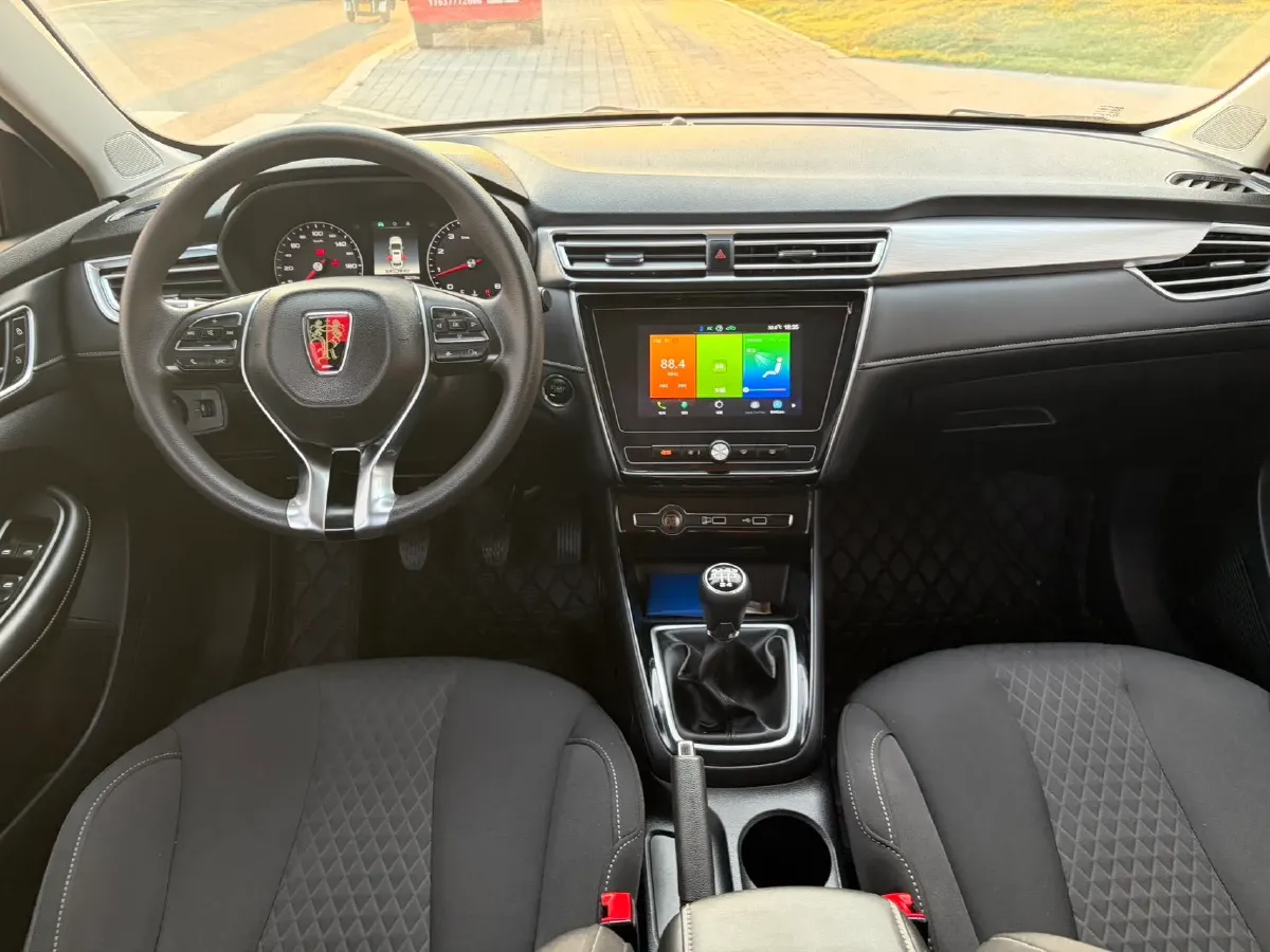 2020 Roewe i5 1.5L 120HP L4 5MT,autocango,china used car exporter,china ev exporter,chinese used car exporter,chinese used ev exporter
