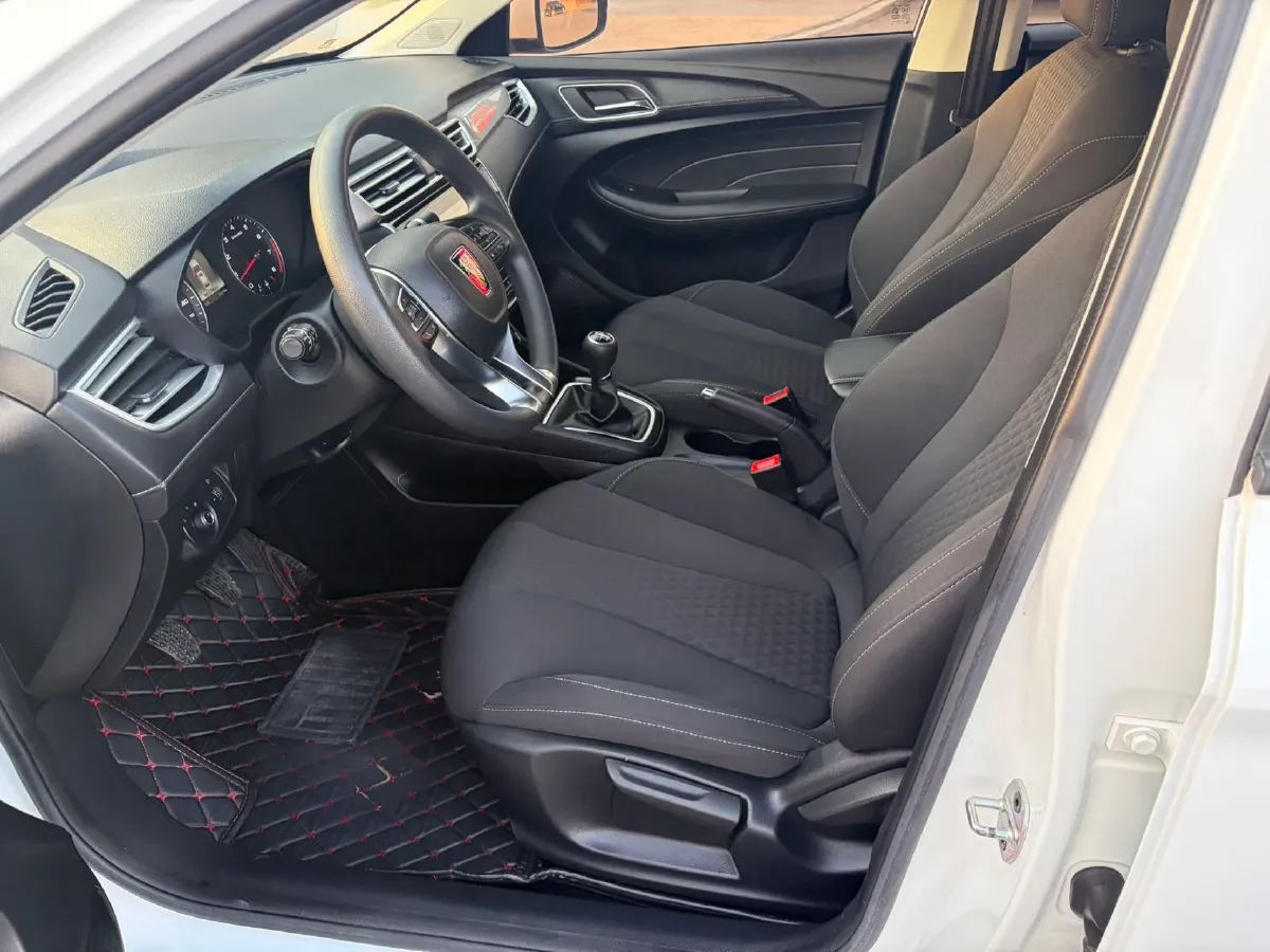 2020 Roewe i5 1.5L 120HP L4 5MT,autocango,china used car exporter,china ev exporter,chinese used car exporter,chinese used ev exporter