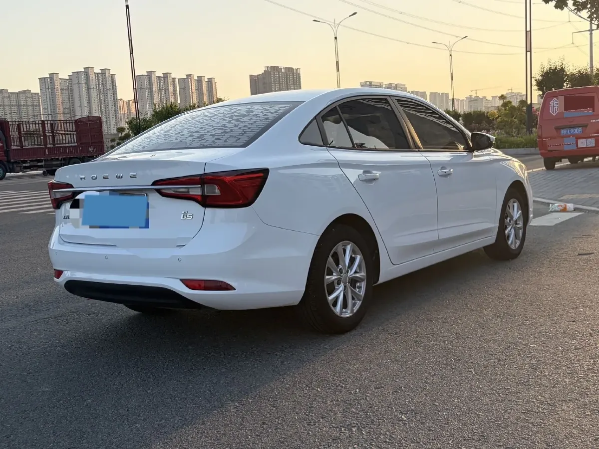 2020 Roewe i5 1.5L 120HP L4 5MT,autocango,china used car exporter,china ev exporter,chinese used car exporter,chinese used ev exporter
