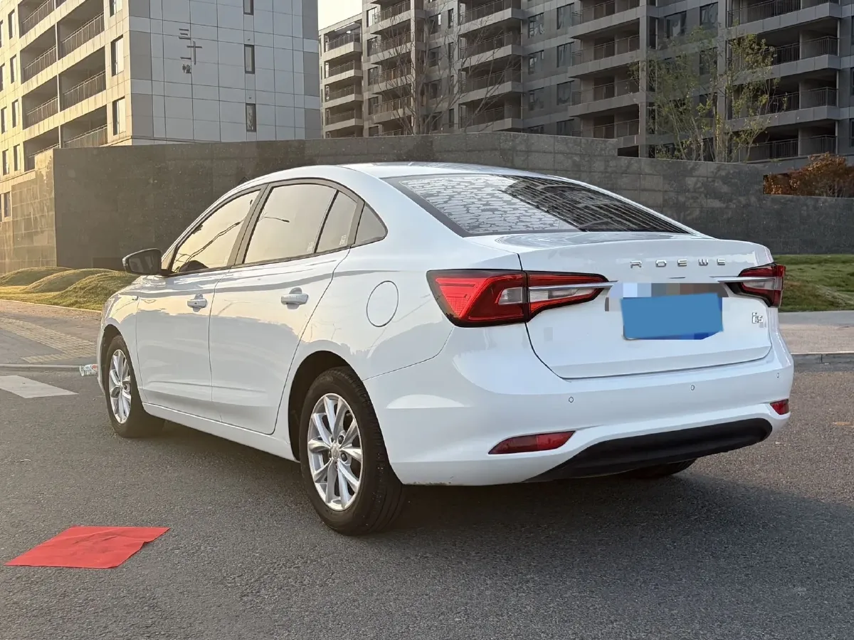 2020 Roewe i5 1.5L 120HP L4 5MT,autocango,china used car exporter,china ev exporter,chinese used car exporter,chinese used ev exporter