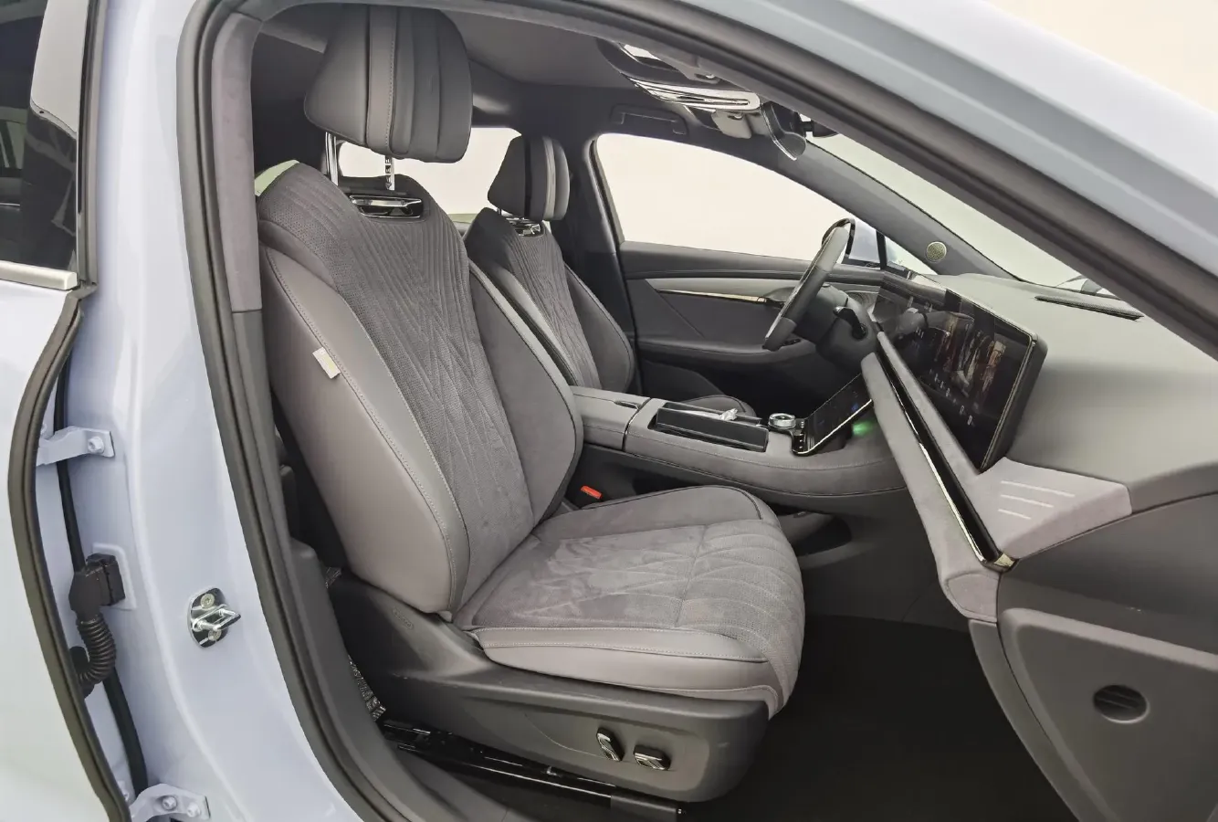 2023 Voyah ZhuiGuang BEV 82.11KWH,autocango,china used car exporter,china ev exporter,chinese used car exporter,chinese used ev exporter