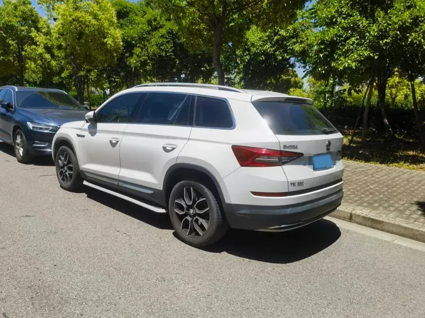 2019 Skoda Superb 2.0T 220HP L4 7DCT,autocango,china used car exporter,china ev exporter,chinese used car exporter,chinese used ev exporter
