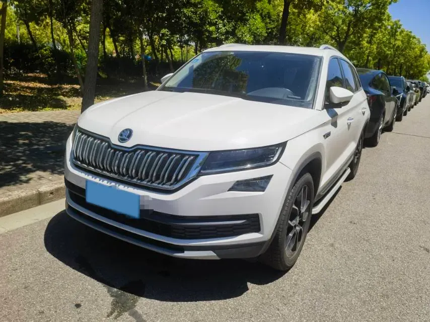 2019 Skoda Superb 2.0T 220HP L4 7DCT,autocango,china used car exporter,china ev exporter,chinese used car exporter,chinese used ev exporter