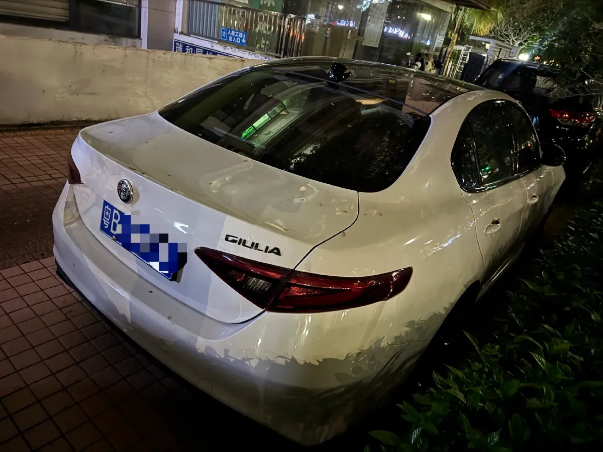2019 Alfa Romeo Giulia 2.0T 280HP L4 8AT,autocango,china used car exporter,china ev exporter,chinese used car exporter,chinese used ev exporter