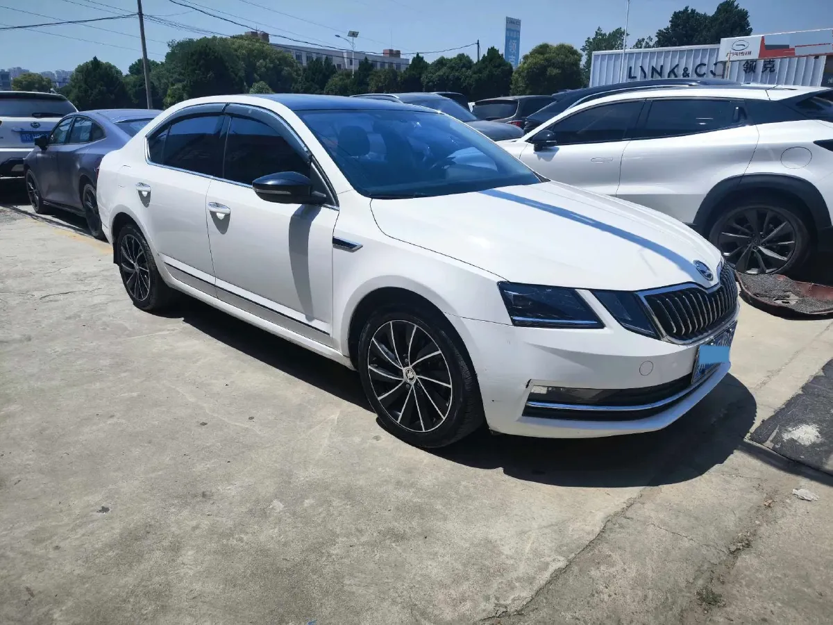 2018 Skoda Octavia 1.4T 150HP L4 7DCT,autocango,china used car exporter,china ev exporter,chinese used car exporter,chinese used ev exporter