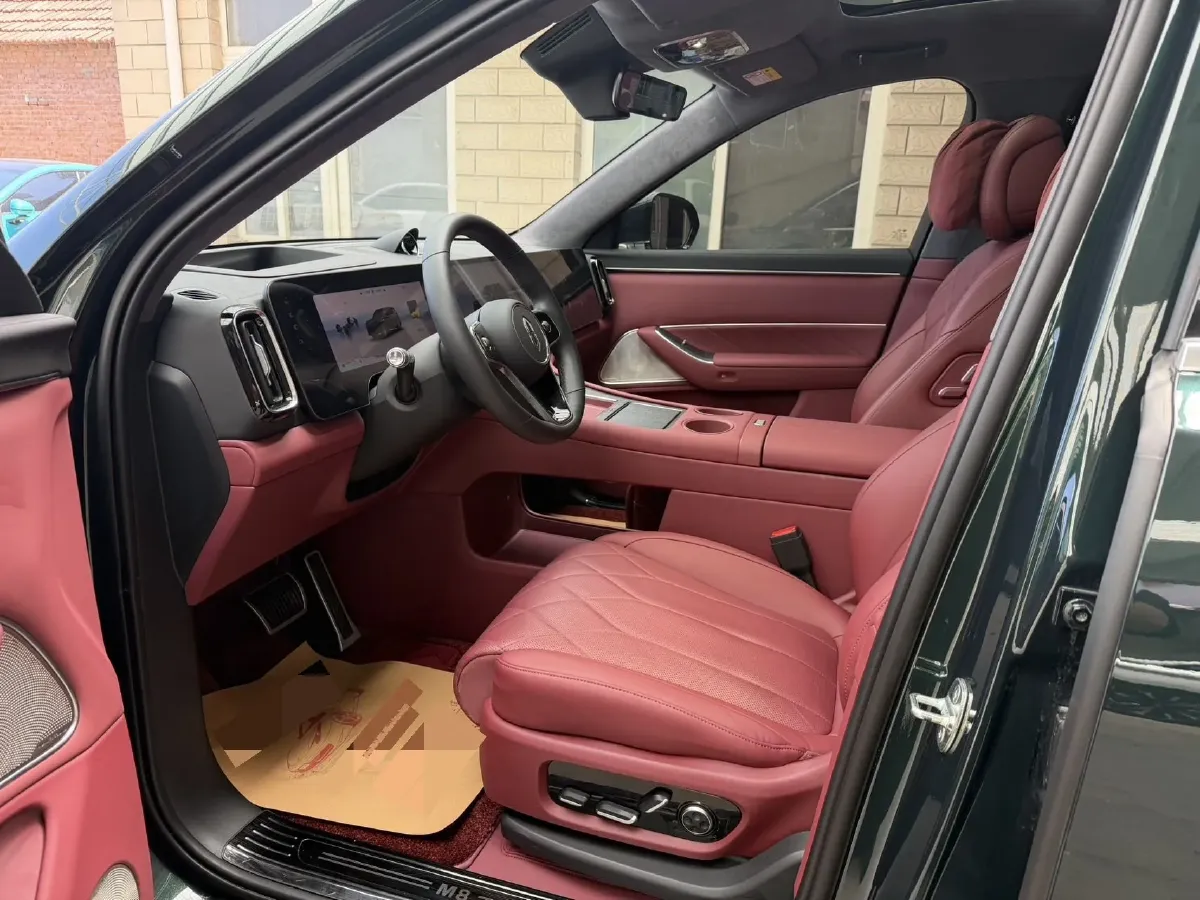 2025 AITO AITO M8 REEV 160HP REEV 53.4KWH,autocango,china used car exporter,china ev exporter,chinese used car exporter,chinese used ev exporter