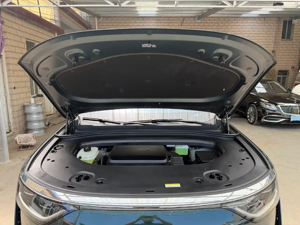 2025 AITO AITO M8 REEV 160HP REEV 53.4KWH,autocango,china used car exporter,china ev exporter,chinese used car exporter,chinese used ev exporter