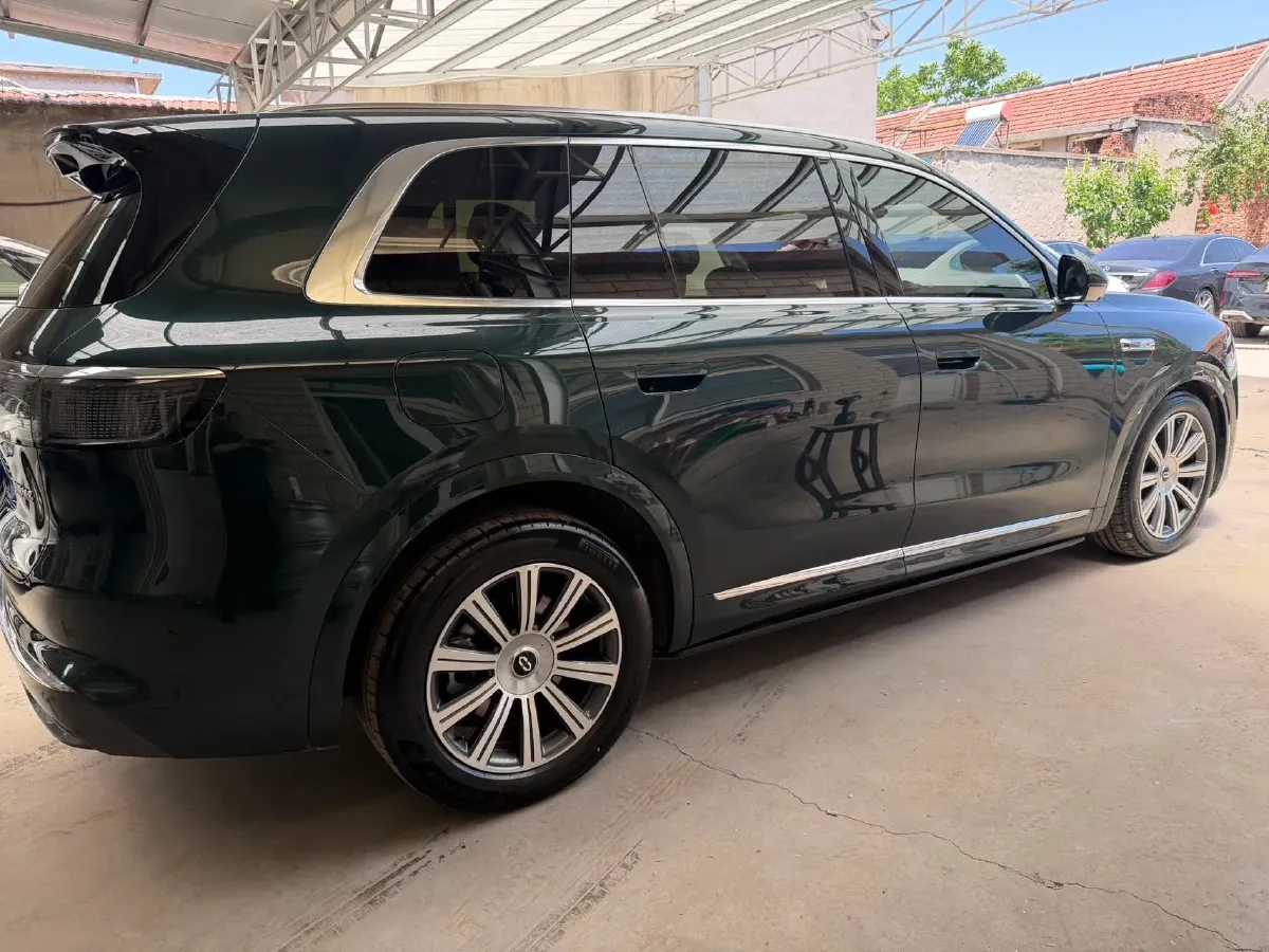 2025 AITO AITO M8 REEV 160HP REEV 53.4KWH,autocango,china used car exporter,china ev exporter,chinese used car exporter,chinese used ev exporter