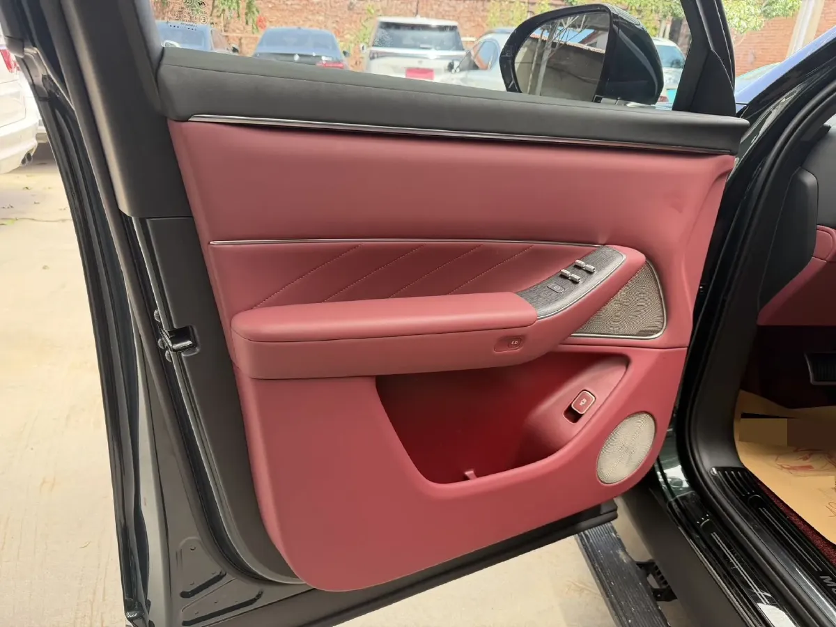 2025 AITO AITO M8 REEV 160HP REEV 53.4KWH,autocango,china used car exporter,china ev exporter,chinese used car exporter,chinese used ev exporter