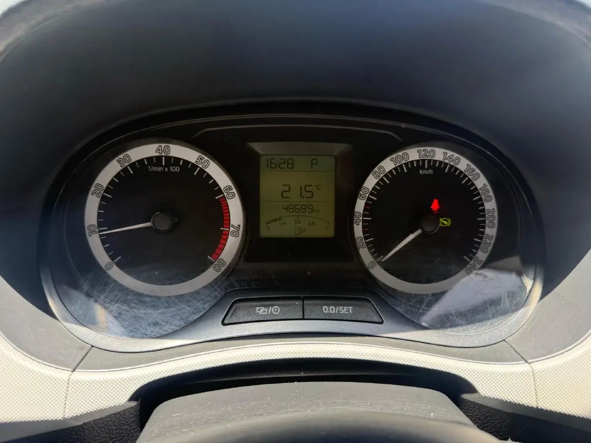 2017 Skoda Fabia 1.4L 90HP L4 6AT,autocango,china used car exporter,china ev exporter,chinese used car exporter,chinese used ev exporter