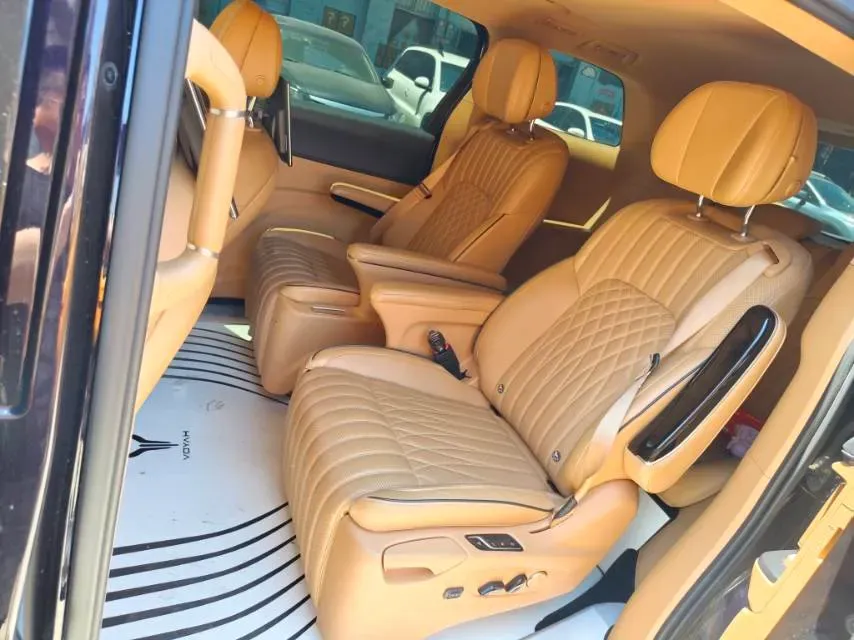 2022 Voyah Dream 1.5T 136HP L4 PHEV 25.57KWH,autocango,china used car exporter,china ev exporter,chinese used car exporter,chinese used ev exporter