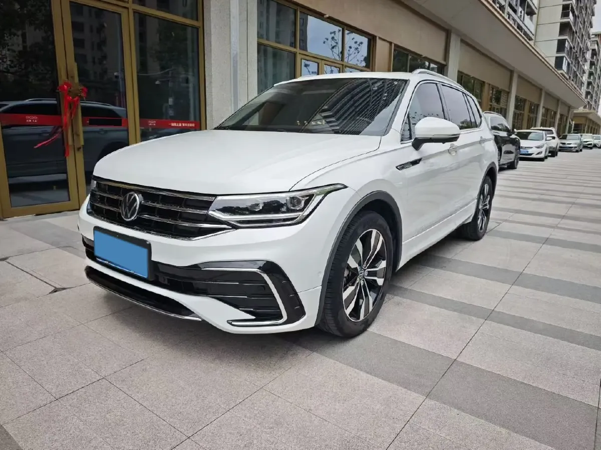 2024 Volkswagen Tiguan L 2.0T 186HP L4 7DCT,autocango,china used car exporter,china ev exporter,chinese used car exporter,chinese used ev exporter