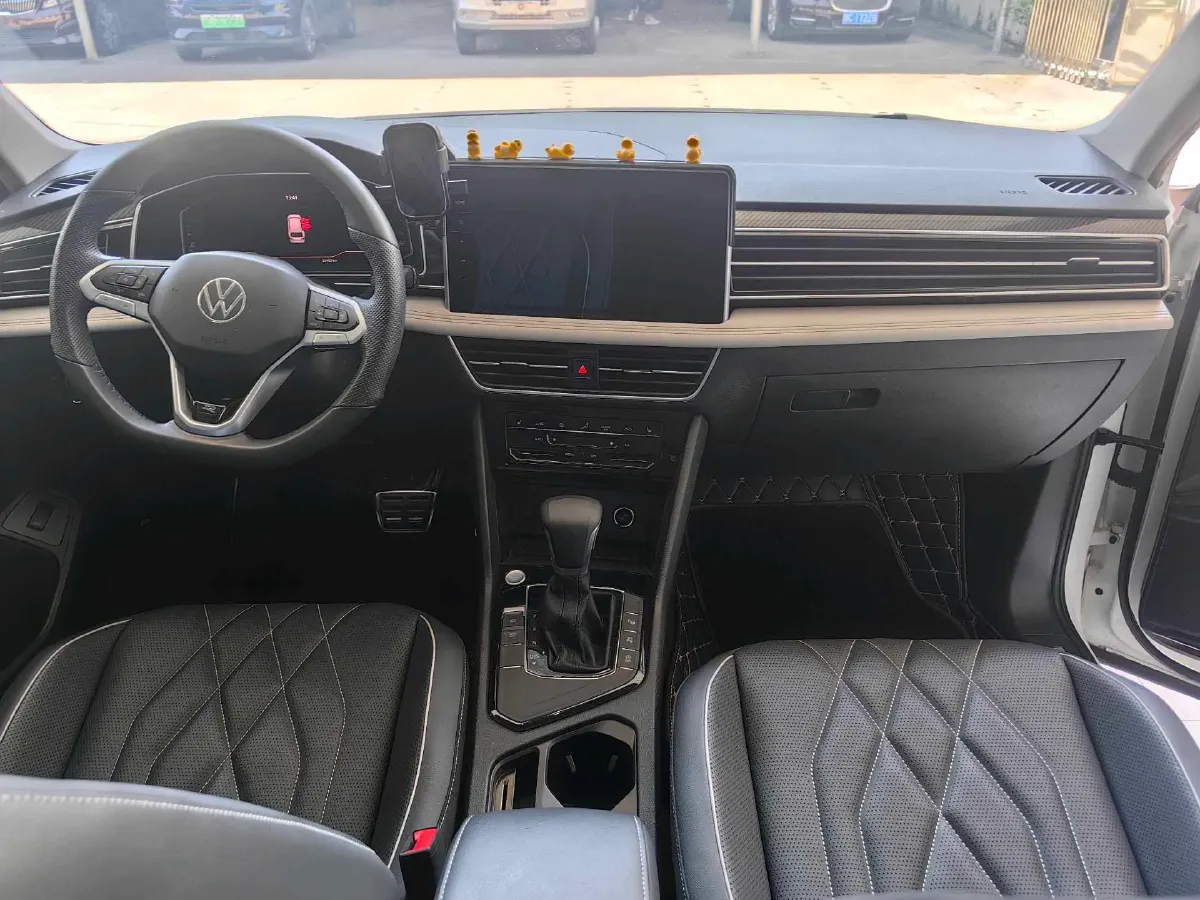 2024 Volkswagen Tiguan L 2.0T 186HP L4 7DCT,autocango,china used car exporter,china ev exporter,chinese used car exporter,chinese used ev exporter