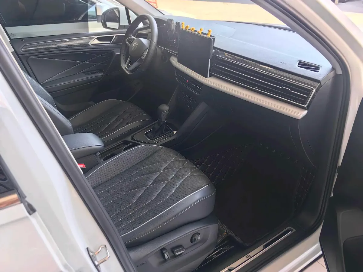 2024 Volkswagen Tiguan L 2.0T 186HP L4 7DCT,autocango,china used car exporter,china ev exporter,chinese used car exporter,chinese used ev exporter