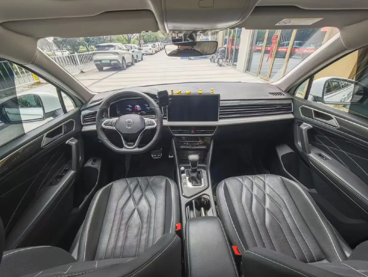 2024 Volkswagen Tiguan L 2.0T 186HP L4 7DCT,autocango,china used car exporter,china ev exporter,chinese used car exporter,chinese used ev exporter