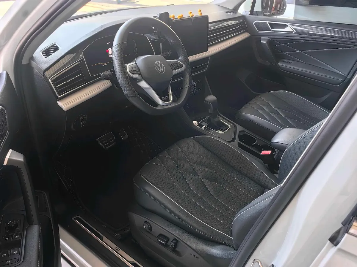 2024 Volkswagen Tiguan L 2.0T 186HP L4 7DCT,autocango,china used car exporter,china ev exporter,chinese used car exporter,chinese used ev exporter