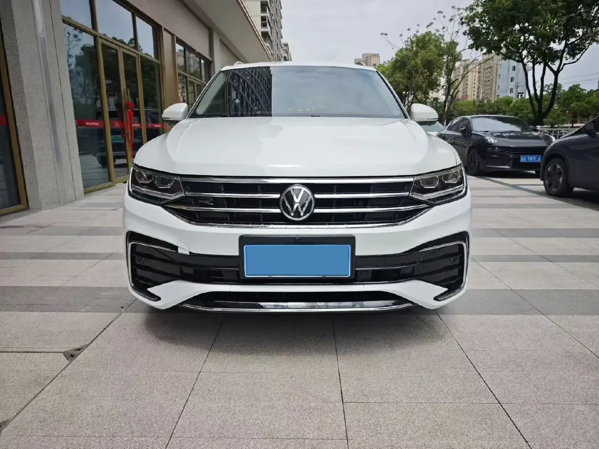 2024 Volkswagen Tiguan L 2.0T 186HP L4 7DCT,autocango,china used car exporter,china ev exporter,chinese used car exporter,chinese used ev exporter