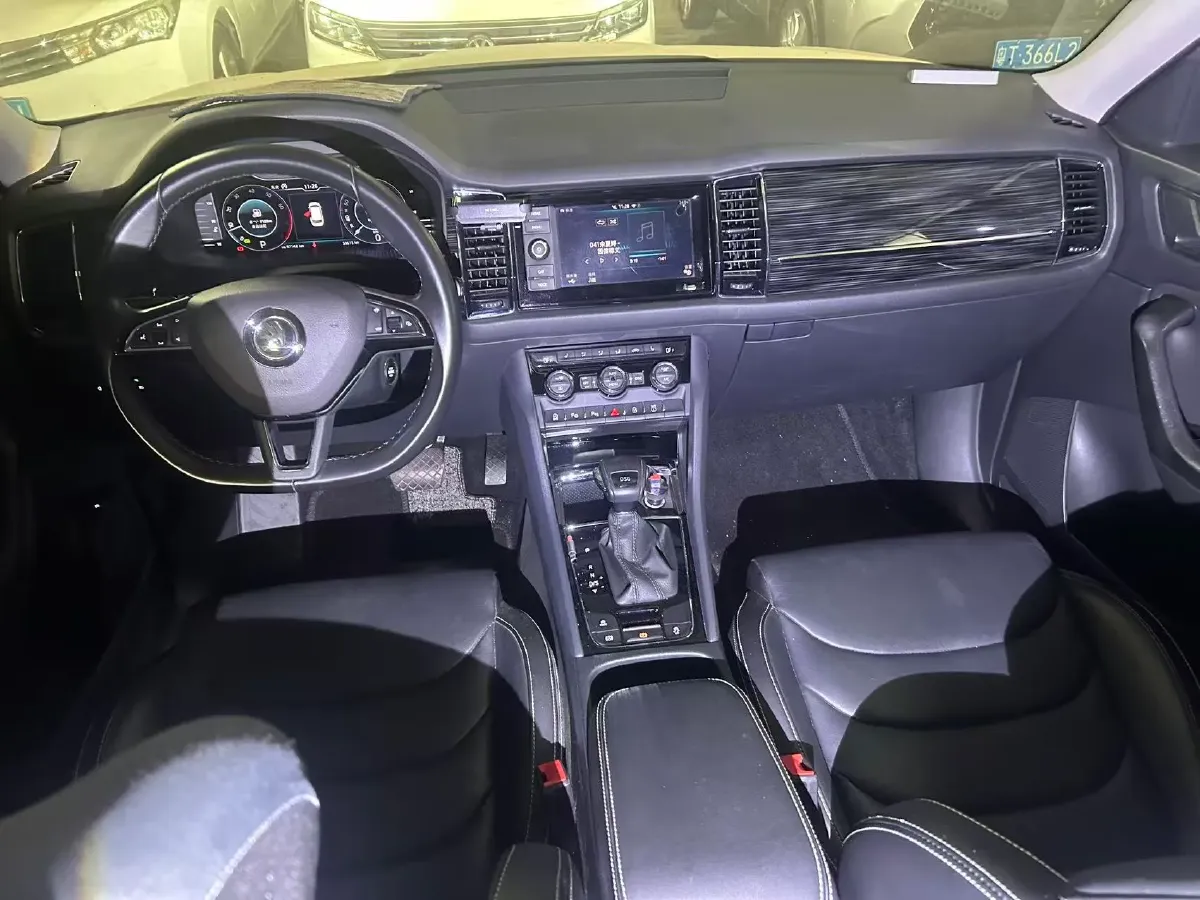 2019 Skoda Superb 2.0T 220HP L4 7DCT,autocango,china used car exporter,china ev exporter,chinese used car exporter,chinese used ev exporter