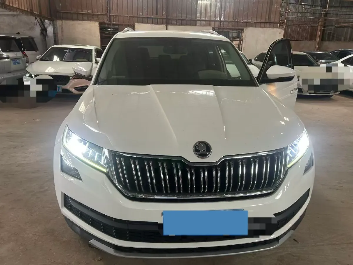 2019 Skoda Superb 2.0T 220HP L4 7DCT,autocango,china used car exporter,china ev exporter,chinese used car exporter,chinese used ev exporter