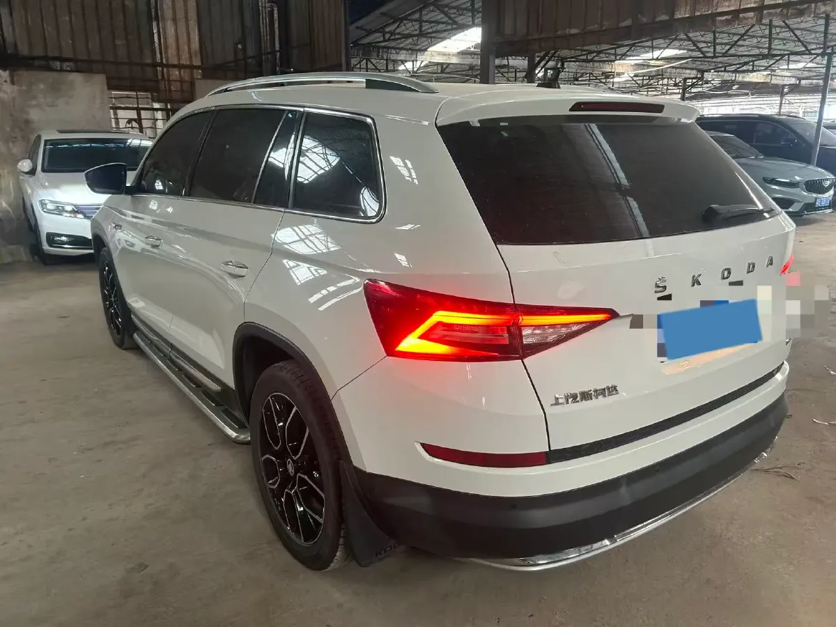 2019 Skoda Superb 2.0T 220HP L4 7DCT,autocango,china used car exporter,china ev exporter,chinese used car exporter,chinese used ev exporter