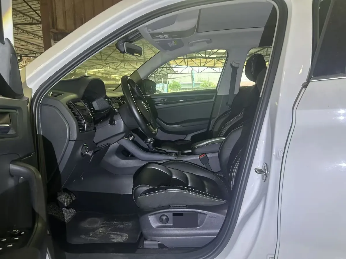 2019 Skoda Superb 2.0T 220HP L4 7DCT,autocango,china used car exporter,china ev exporter,chinese used car exporter,chinese used ev exporter