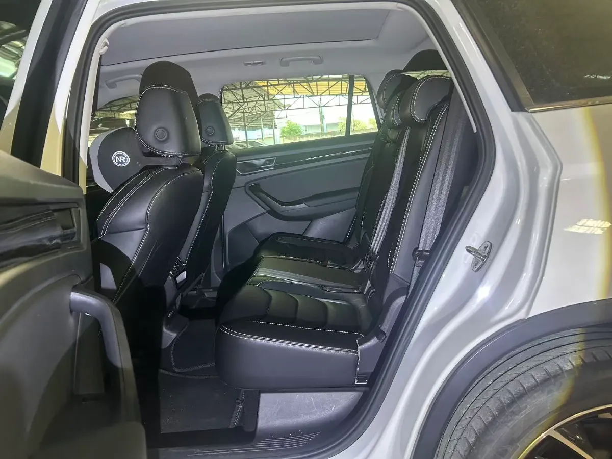 2019 Skoda Superb 2.0T 220HP L4 7DCT,autocango,china used car exporter,china ev exporter,chinese used car exporter,chinese used ev exporter