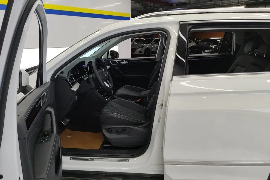 2024 Volkswagen Tiguan L 2.0T 186HP L4 7DCT,autocango,china used car exporter,china ev exporter,chinese used car exporter,chinese used ev exporter