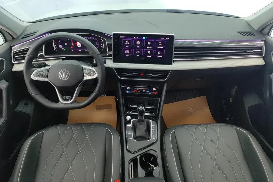 2024 Volkswagen Tiguan L 2.0T 186HP L4 7DCT,autocango,china used car exporter,china ev exporter,chinese used car exporter,chinese used ev exporter