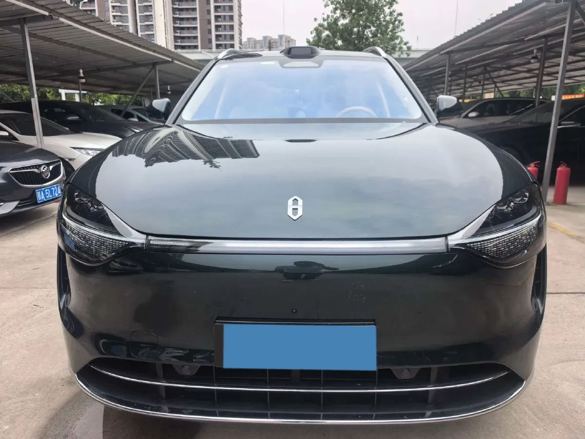 2025 AITO AITO M9 REEV 160HP REEV 52KWH,autocango,china used car exporter,china ev exporter,chinese used car exporter,chinese used ev exporter