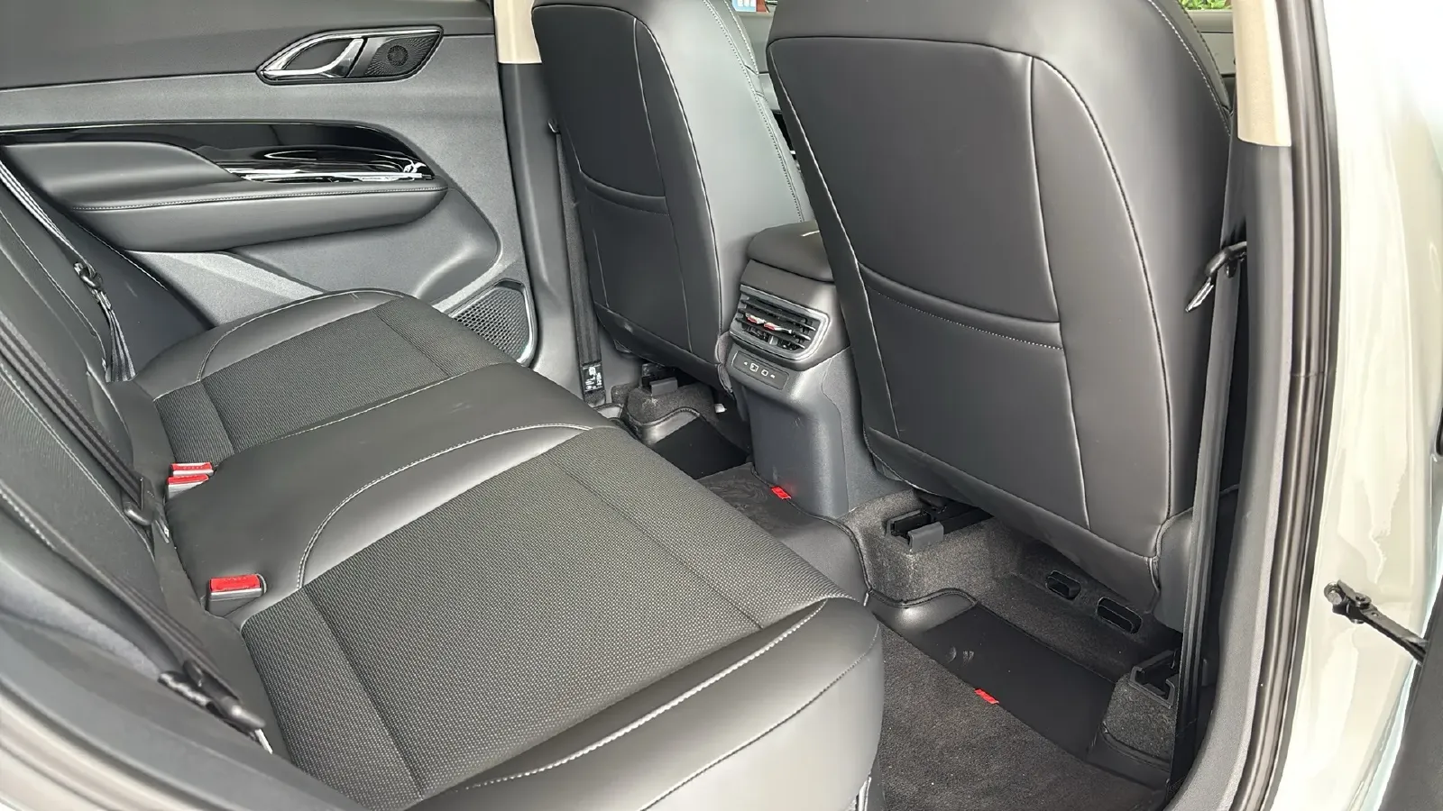 2024 HongQi HS3 1.5T 169HP L4 1DHT PHEV 18.4KWH,autocango,china used car exporter,china ev exporter,chinese used car exporter,chinese used ev exporter