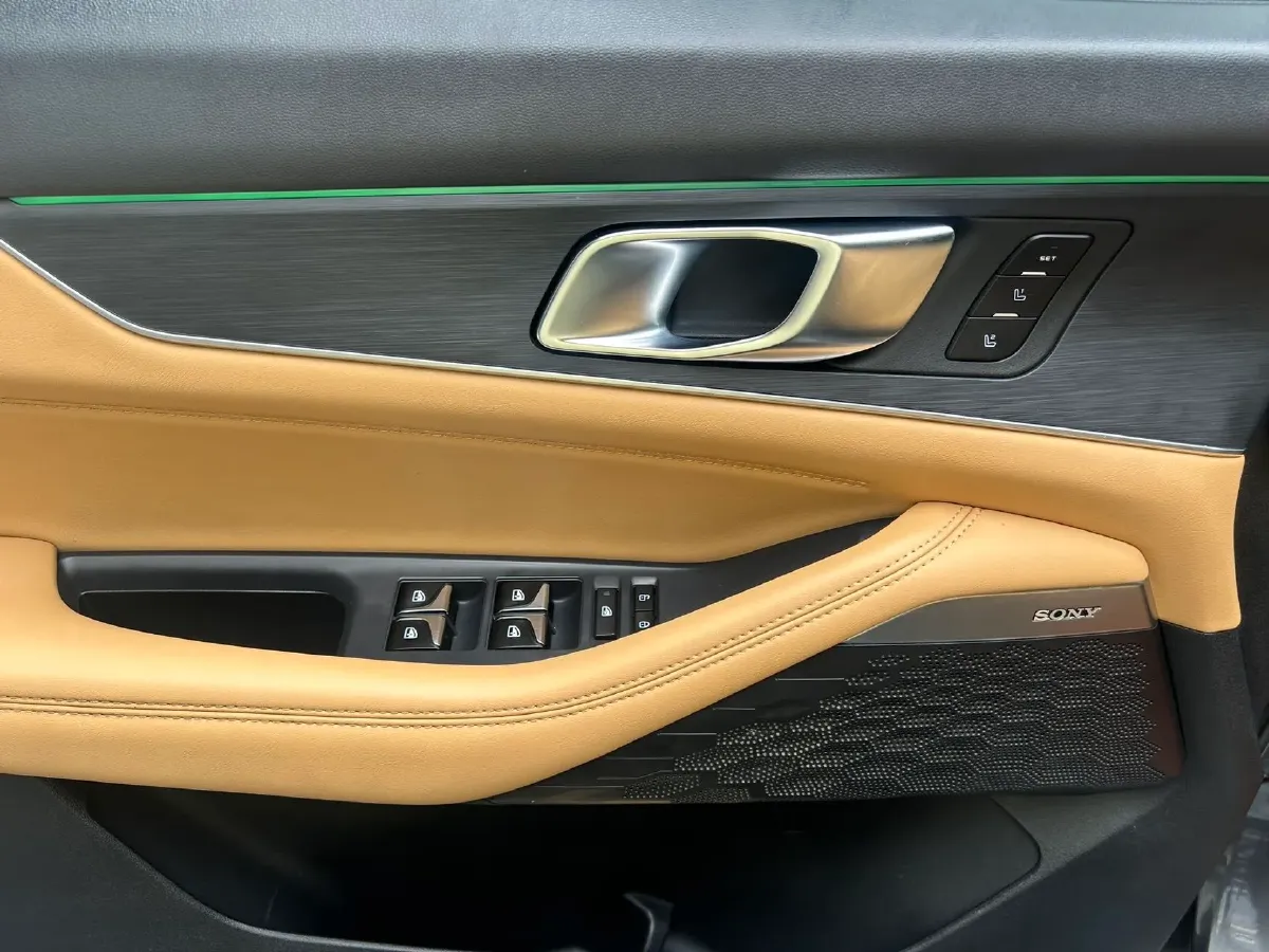 2021 ChangAn UNI-K 2.0T 233HP L4 8AT,autocango,china used car exporter,china ev exporter,chinese used car exporter,chinese used ev exporter