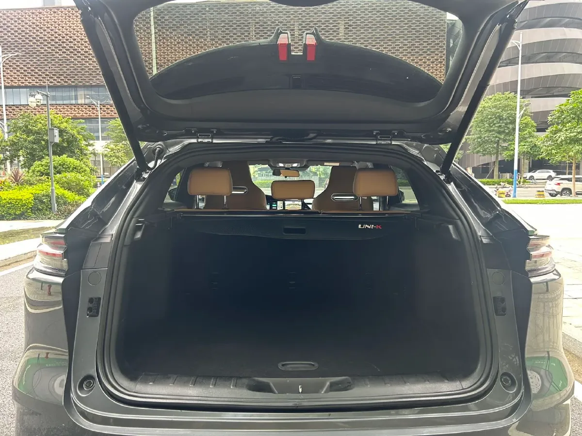 2021 ChangAn UNI-K 2.0T 233HP L4 8AT,autocango,china used car exporter,china ev exporter,chinese used car exporter,chinese used ev exporter