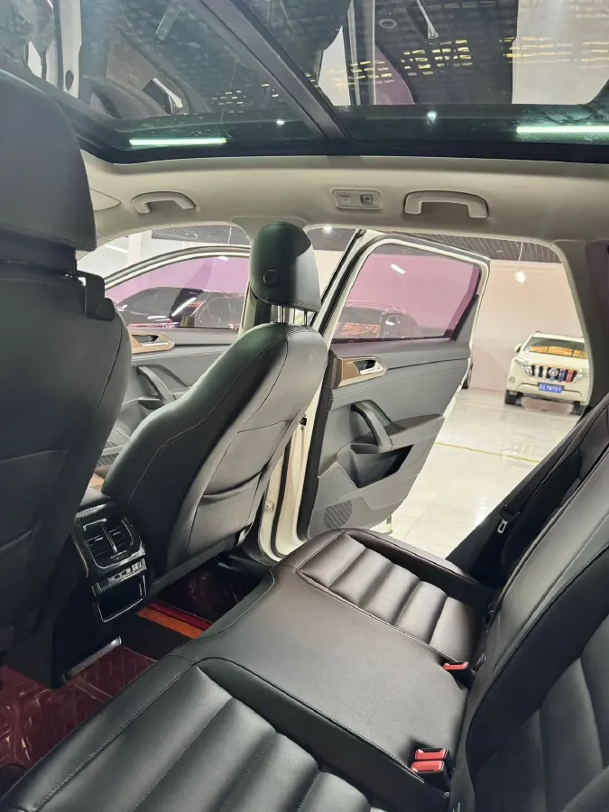 2019 MINI MINI 1.5T 102HP L3 7DCT,autocango,china used car exporter,china ev exporter,chinese used car exporter,chinese used ev exporter