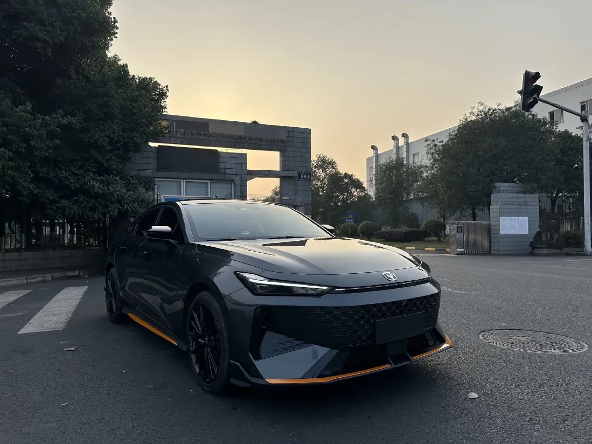 2024 ChangAn UNI-V 1.5T 188HP L4 7DCT,autocango,china used car exporter,china ev exporter,chinese used car exporter,chinese used ev exporter