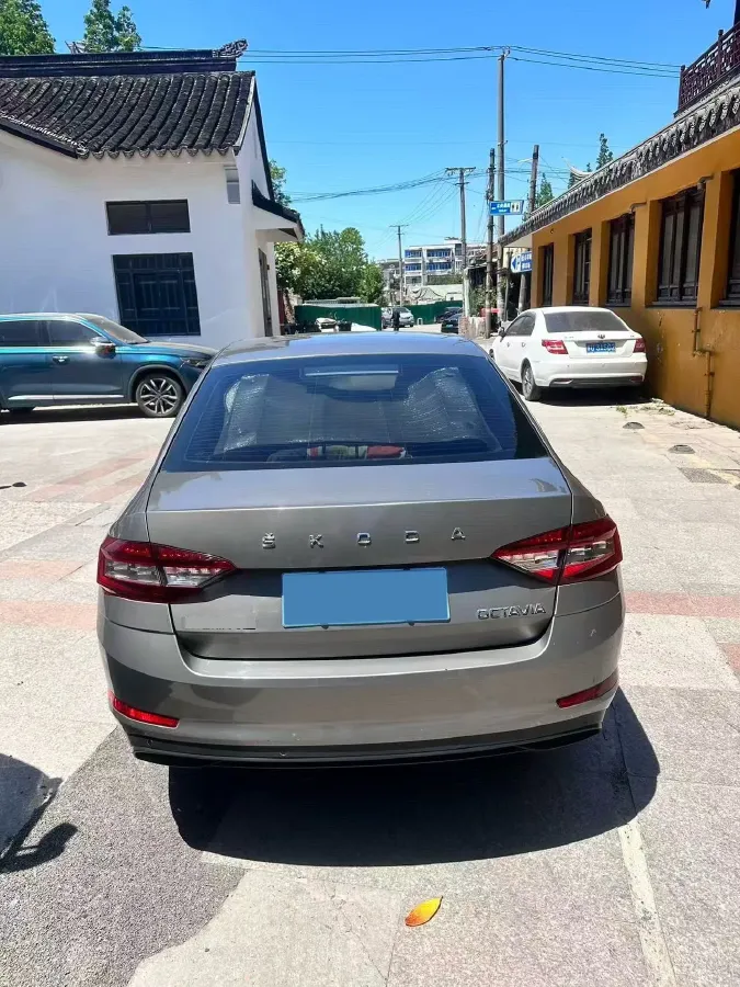 2019 Skoda Octavia 1.5L 116HP L4 6AT,autocango,china used car exporter,china ev exporter,chinese used car exporter,chinese used ev exporter