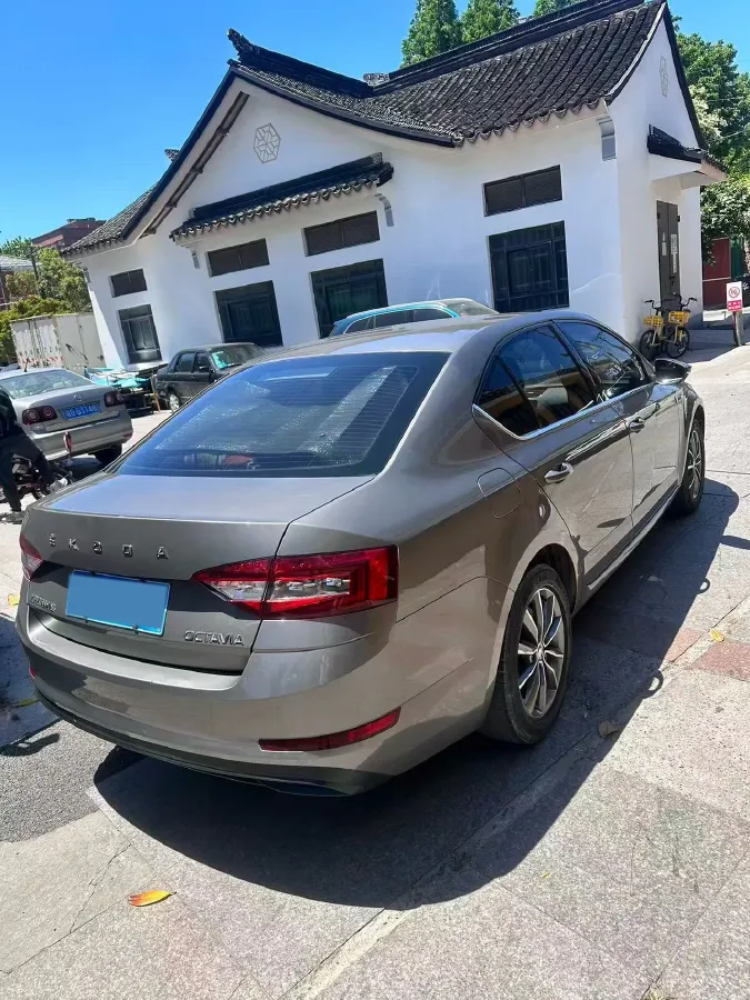 2019 Skoda Octavia 1.5L 116HP L4 6AT,autocango,china used car exporter,china ev exporter,chinese used car exporter,chinese used ev exporter