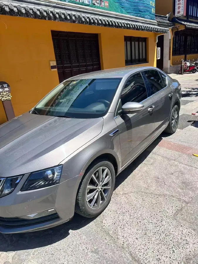 2019 Skoda Octavia 1.5L 116HP L4 6AT,autocango,china used car exporter,china ev exporter,chinese used car exporter,chinese used ev exporter