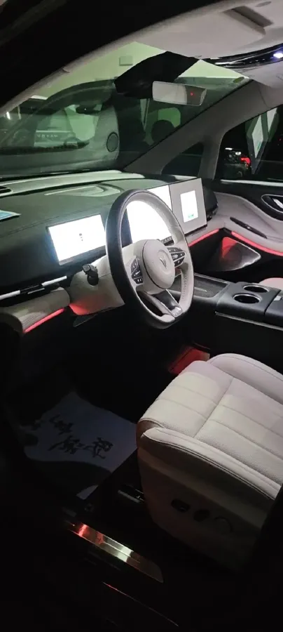 2025 Voyah Dream 1.5T 150HP L4 PHEV 41.7KWH,autocango,china used car exporter,china ev exporter,chinese used car exporter,chinese used ev exporter