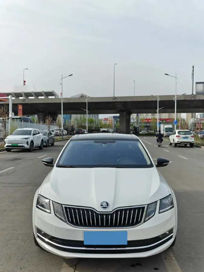 2018 Skoda Octavia 1.4T 150HP L4 7DCT,autocango,china used car exporter,china ev exporter,chinese used car exporter,chinese used ev exporter