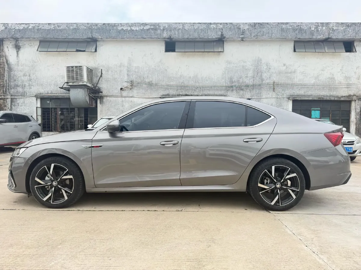 2021 Skoda Octavia 1.4T 150HP L4 7DCT,autocango,china used car exporter,china ev exporter,chinese used car exporter,chinese used ev exporter