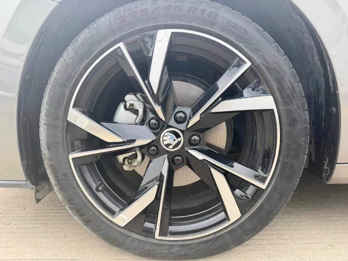 2021 Skoda Octavia 1.4T 150HP L4 7DCT,autocango,china used car exporter,china ev exporter,chinese used car exporter,chinese used ev exporter