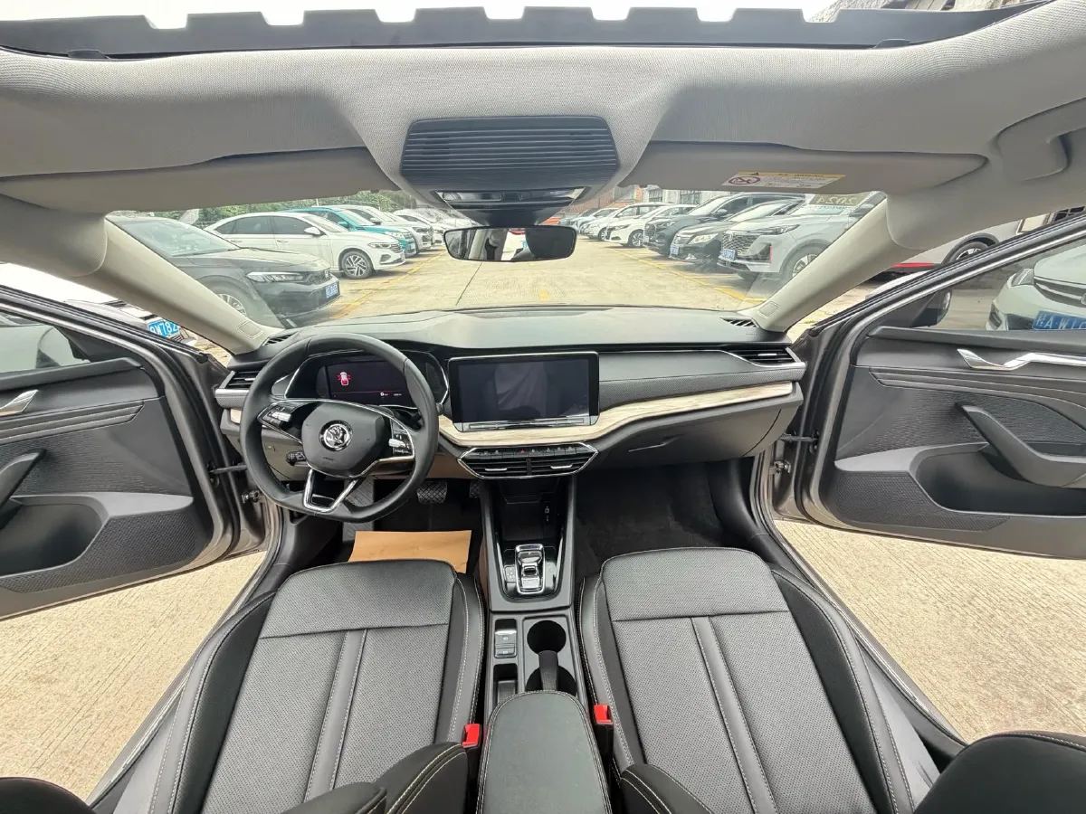 2021 Skoda Octavia 1.4T 150HP L4 7DCT,autocango,china used car exporter,china ev exporter,chinese used car exporter,chinese used ev exporter