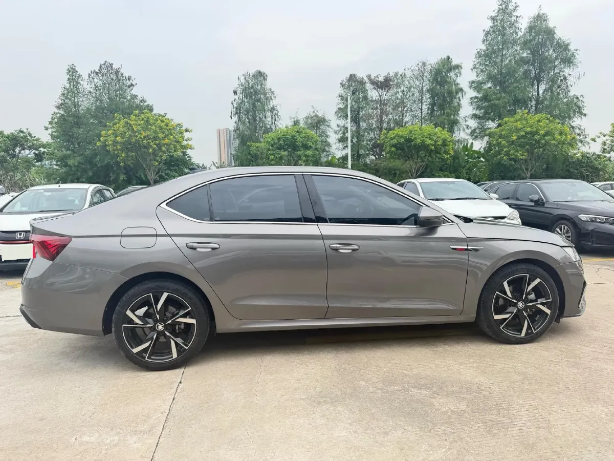 2021 Skoda Octavia 1.4T 150HP L4 7DCT,autocango,china used car exporter,china ev exporter,chinese used car exporter,chinese used ev exporter