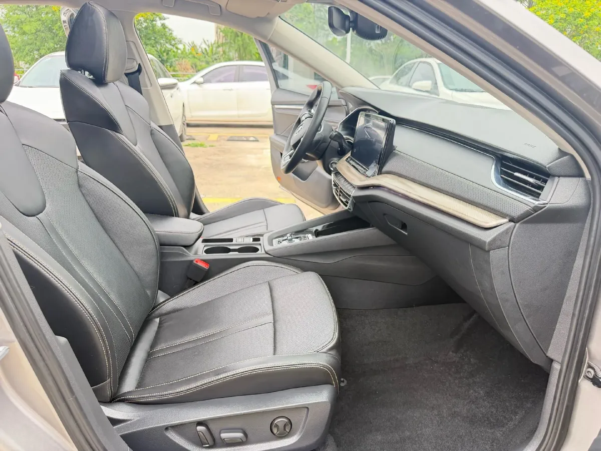 2021 Skoda Octavia 1.4T 150HP L4 7DCT,autocango,china used car exporter,china ev exporter,chinese used car exporter,chinese used ev exporter